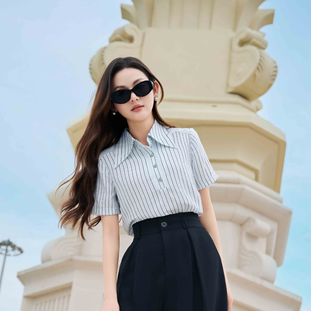 Classic Crinkle Cotton Pinstripe Blouse – Elegant Short Sleeve Textured Shirt