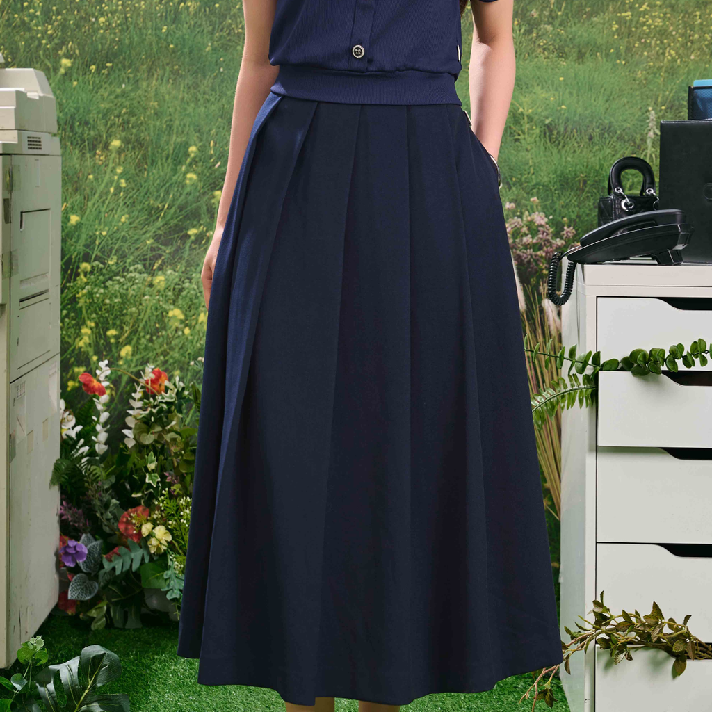 Elegant A-Line Midi Skirt – Classic High-Waist Pleated Flowing Skirt