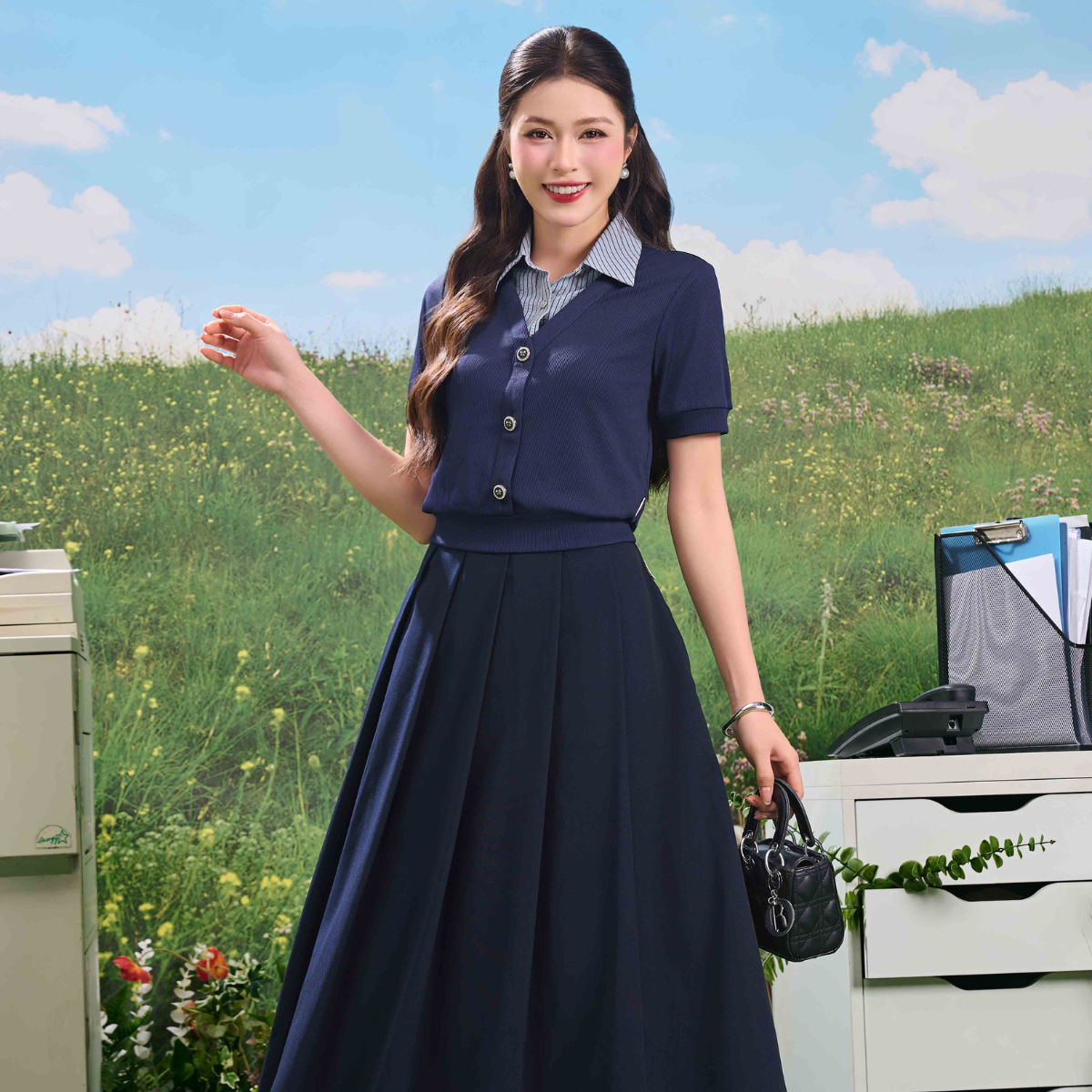 Elegant A-Line Midi Skirt – Classic High-Waist Pleated Flowing Skirt